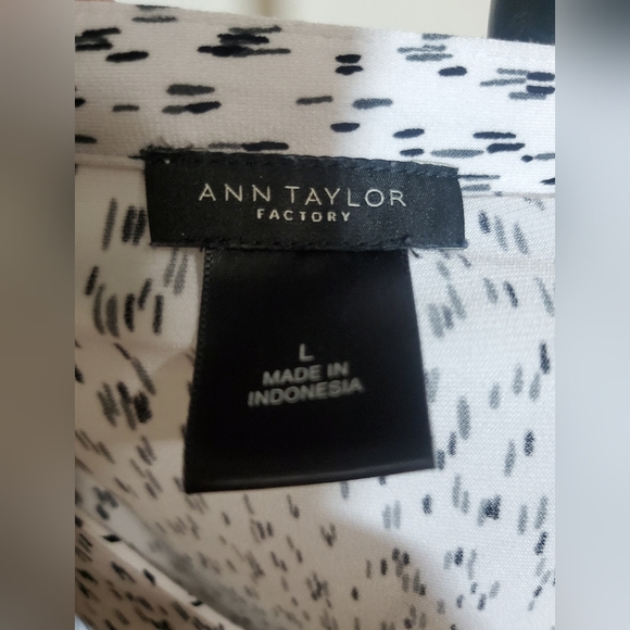Ann Taylor ladies black & white sleeveless keyhole blouse - Picture 4 of 4